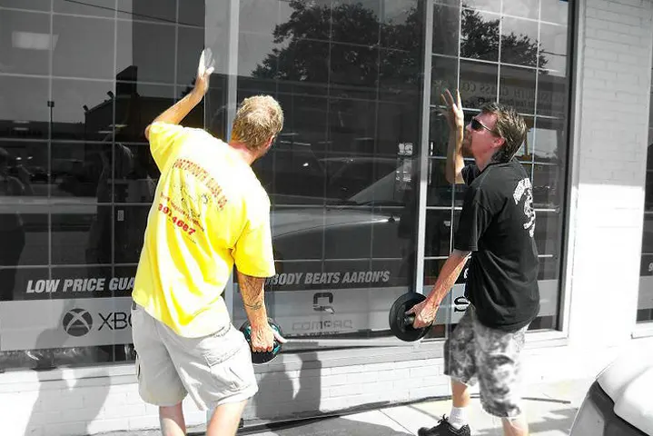 us-glass-repair-storefront-glass-replacement
