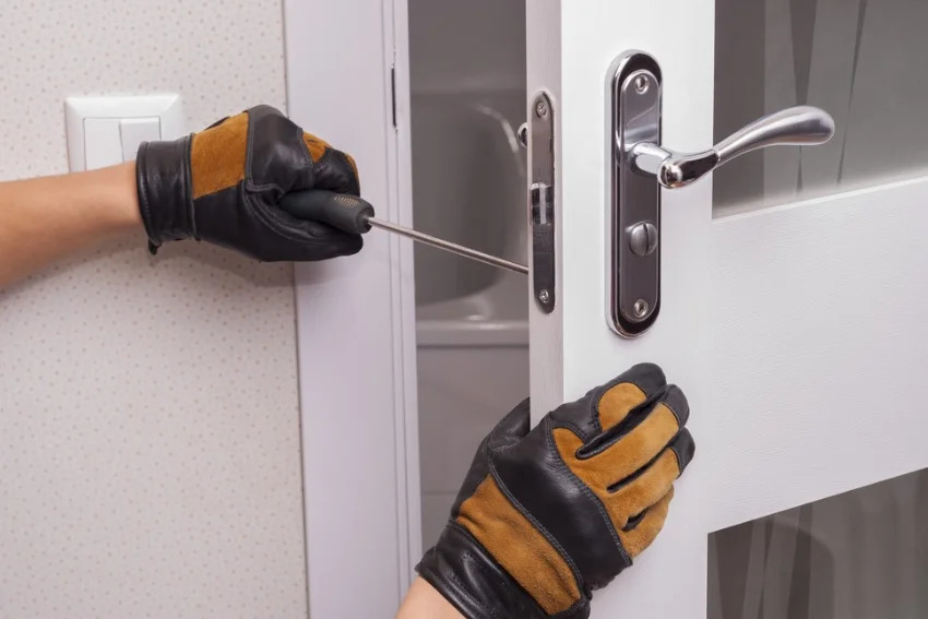 Doors & Window Glass Repair Company commercial lock replacement services - Baltimore, MD
